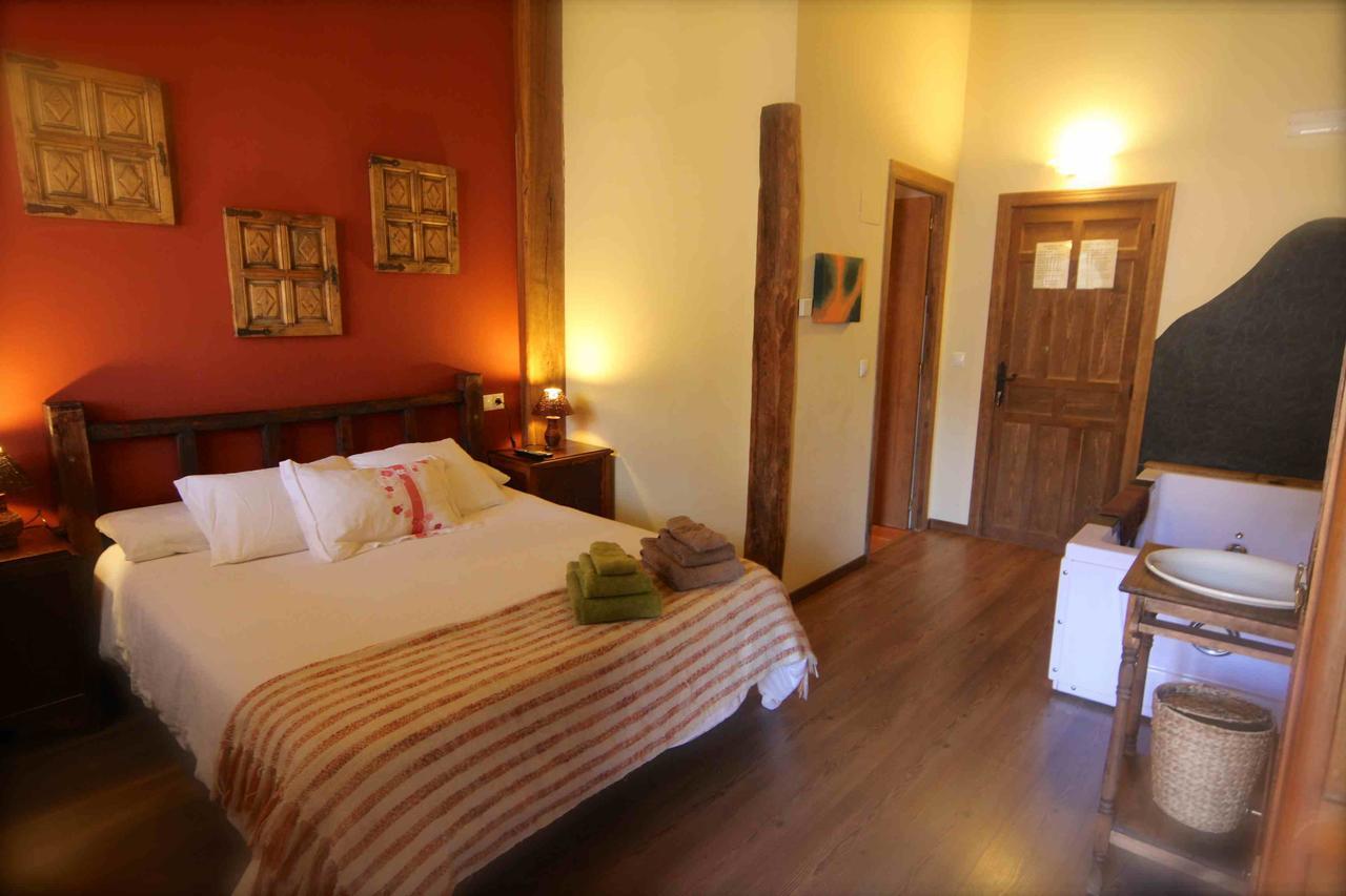 Hostal Casa Senderuela Panzares Exterior foto